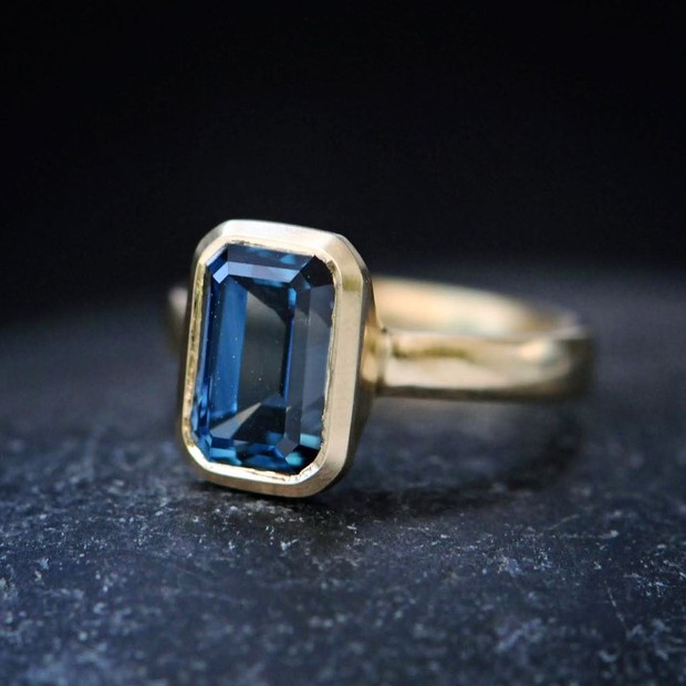 Topaz lambang cinta & kasih sayang./ Foto: Instagram.com/williamwhitejewelry Topaz lambang cinta & kasih sayang