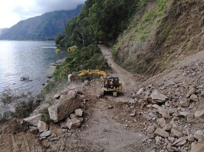 Waduh, Akses Jalan di Bali Tertutup Longsor Akibat Gempa