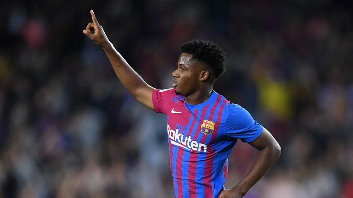 BARCELONA, SPAIN - OCTOBER 17: Ansu Fati of FC Barcelona celebrates after scoring their teams first goal during the LaLiga Santander match between FC Barcelona and Valencia CF at Camp Nou on October 17, 2021 in Barcelona, Spain. (Photo by Alex Caparros/Getty Images)