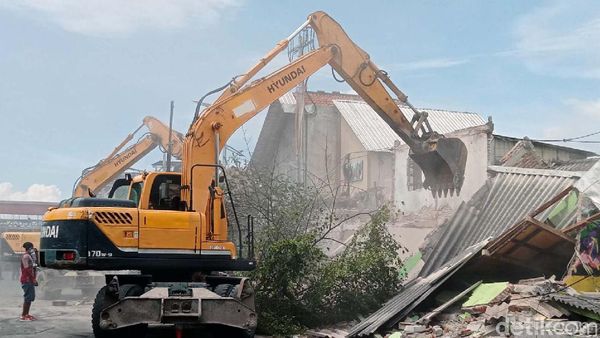 15 Rumah di Jalan Wonokromo Dibongkar untuk Pelebaran Jalan