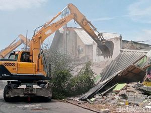 15 Rumah di Jalan Wonokromo Dibongkar untuk Pelebaran Jalan