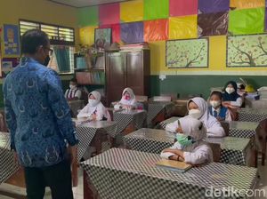 Ceria Siswa SD di Kota Bogor Kembali Masuk Kelas Ceria Siswa SD di Kota Bogor Kembali Masuk Kelas