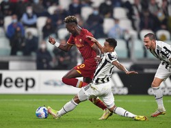 Mourinho: Roma Sepantasnya Menang atas Juventus