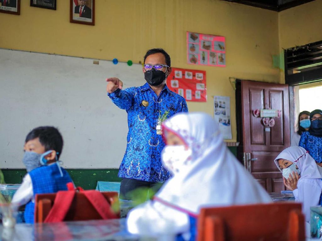 36 SD di Bogor Mulai PTM, Ini Pesan Bima Arya Bila Ada Siswa Sakit 36 SD di Bogor Mulai PTM, Ini Pesan Bima Arya Bila Ada Siswa Sakit