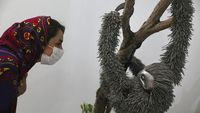 Bukan Hewan Asli, Ini Penghuni Kebun Binatang Unik di Iran