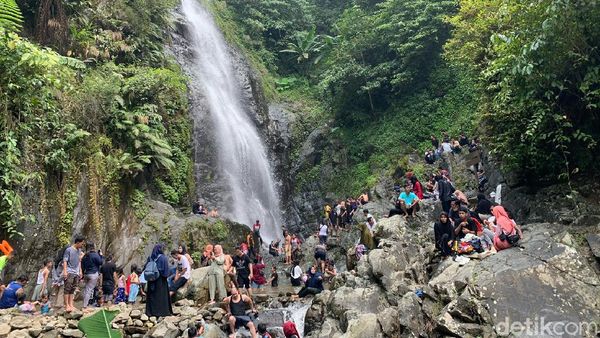 Foto: Curug Cigentis, Setitik Kesegaran Alami dari Karawang