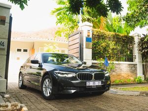 Dubes Uni Eropa untuk Indonesia Kini Pakai Mobil Plug-In Hybrid Dubes Uni Eropa untuk Indonesia Kini Pakai Mobil Plug-In Hybrid