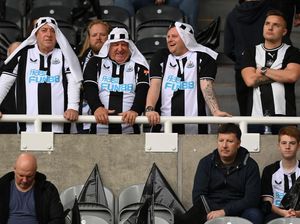 Newcastle Kini Persilakan Suporternya Bergaya ala Orang Arab