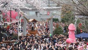 Festival di Jepang Ini Tampilkan Penis di Mana-mana, eh Ternyata Amat Sakral