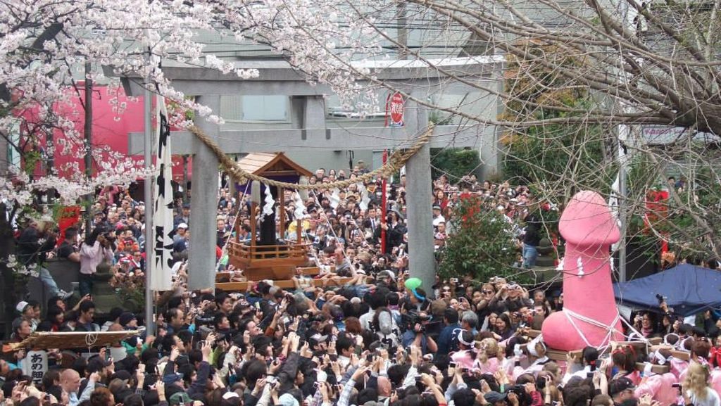 Festival di Jepang Ini Tampilkan Penis di Mana-mana, eh Ternyata Amat Sakral Festival di Jepang Ini Tampilkan Penis di Mana-mana, eh Ternyata Amat Sakral