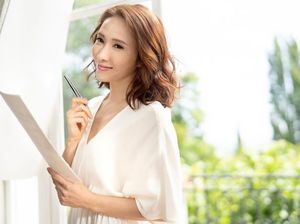 Salut! Punya Suami Miliarder, Gigi Lai Pilih Desak-desakan di Kereta