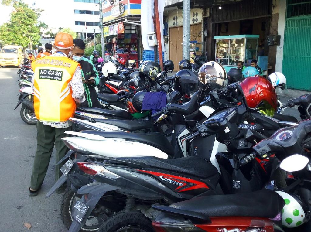 E-Parking Mulai Berlaku, Begini Komentar Warga hingga Jukir di Medan