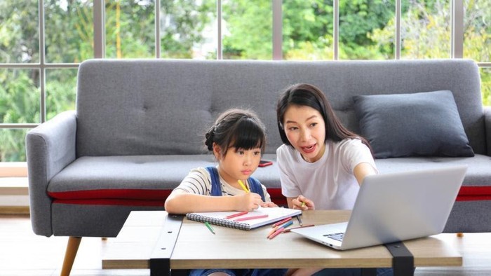 Ilustrasi sekolah online Ilustrasi sekolah online