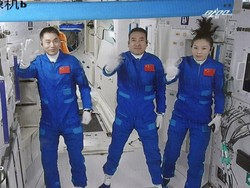 Astronaut China Rayakan Imlek Pertama di Luar Angkasa