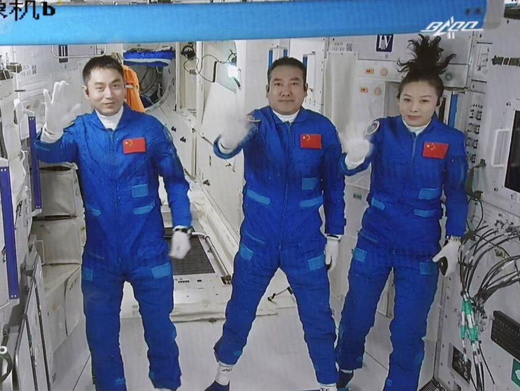 Tiba di Luar Angkasa, 3 Astronot China Siap Jalani Misi Terlama