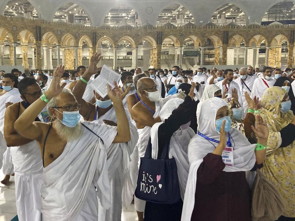 Tahan Omicron, Arab Saudi Wajibkan Warganya Pakai Masker di Ruang Publik