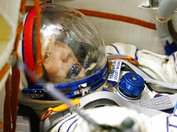 Seputar Proyek dearMoon yang Bakal Bawa T.O.P BIGBANG ke Luar Angkasa