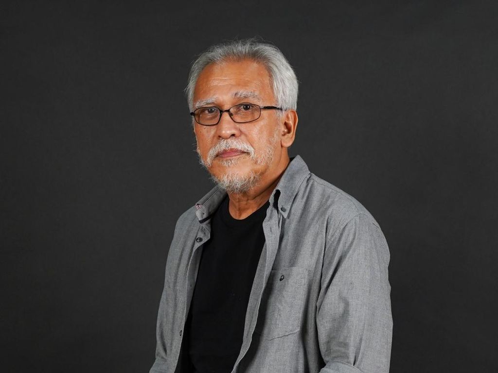 Bernostalgia di Konser Iwan Fals Bernostalgia di Konser Iwan Fals