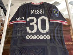 Paus Fransiskus Dapat Hadiah Jersey Messi dari Prancis