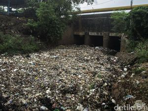 detikcom Do Your Magic: Pembersihan Sampah Kali Jambe Ditarget Kelar Desember detikcom Do Your Magic: Pembersihan Sampah Kali Jambe Ditarget Kelar Desember