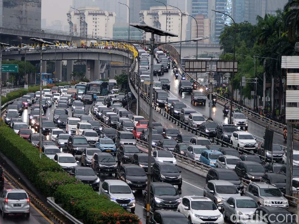 Terasa Makin Macet? Jangan Heran, 500 Ribu Mobil Lewat Tol Dalkot Tiap Hari Terasa Makin Macet? Jangan Heran, 500 Ribu Mobil Lewat Tol Dalkot Tiap Hari