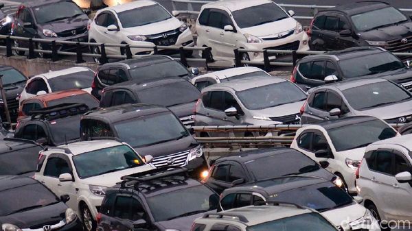 Kemacetan Tol Dalam Kota Saat PPKM Jakarta Diperpanjang