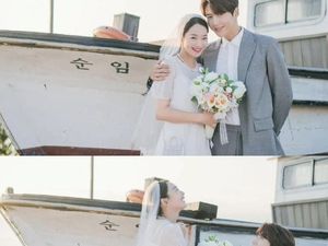 8 Foto Pernikahan Kim Seon Ho dan Shin Min Ah, Dimple Couple Bikin Baper 8 Foto Pernikahan Kim Seon Ho dan Shin Min Ah, Dimple Couple Bikin Baper