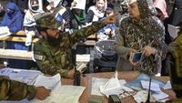 Begini Layanan Pembuatan Paspor yang Masih Dijaga Ketat Pejuang Taliban