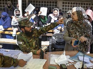 Begini Layanan Pembuatan Paspor yang Masih Dijaga Ketat Pejuang Taliban