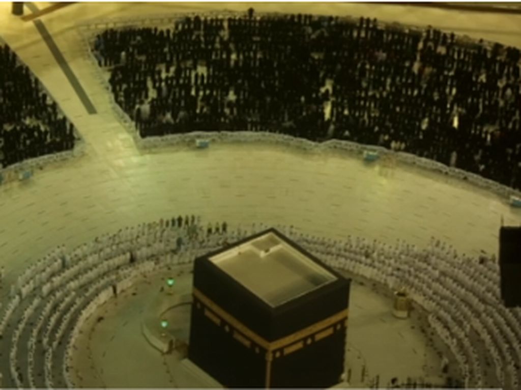 Masya Allah! Salat di Masjidil Haram Kini Bisa Rapat Lagi Masya Allah! Salat di Masjidil Haram Kini Bisa Rapat Lagi