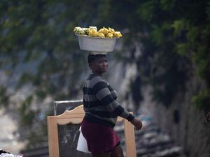 Negara Gagal Ini Tebar Bansos Rp 300 M, Satu Orang Dapat Rp 2 Juta