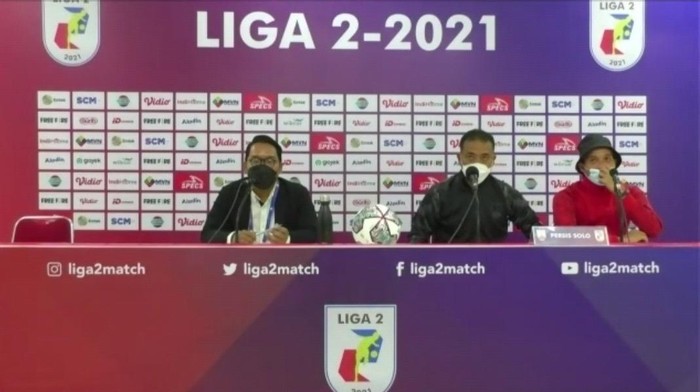 Pelatih Persis Solo Eko Purdjianto dan pemain Rian Miziar saat jumpa pers.