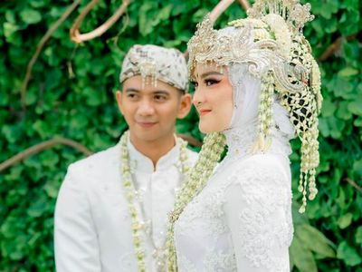 8 Potret Pernikahan Ridho DA, Wajah Istrinya Bikin Salfok Mirip Iparnya