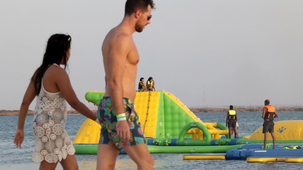 Mengunjungi Pure Beach, Pantai Bikini di Arab Saudi