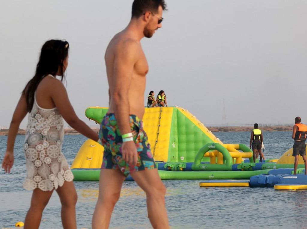 Mengunjungi Pure Beach, Pantai Bikini di Arab Saudi Mengunjungi Pure Beach, Pantai Bikini di Arab Saudi