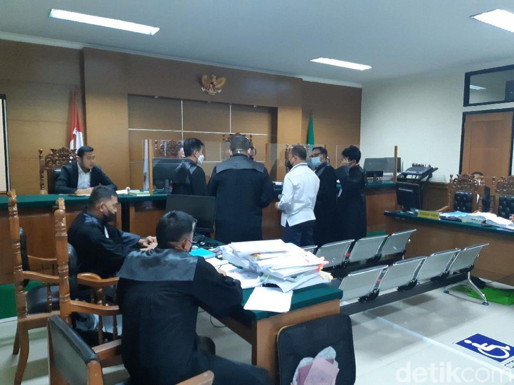 Hakim Tanya Saksi soal Perintah Khusus Gubernur Banten Terkait Hibah Ponpes