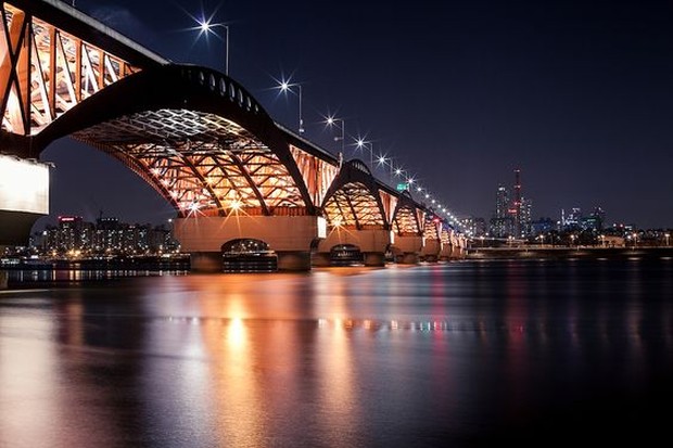 Sungai Han atau Han Gang juga menjadi salah satu lokasi wajib untuk berkencan versi romantis.