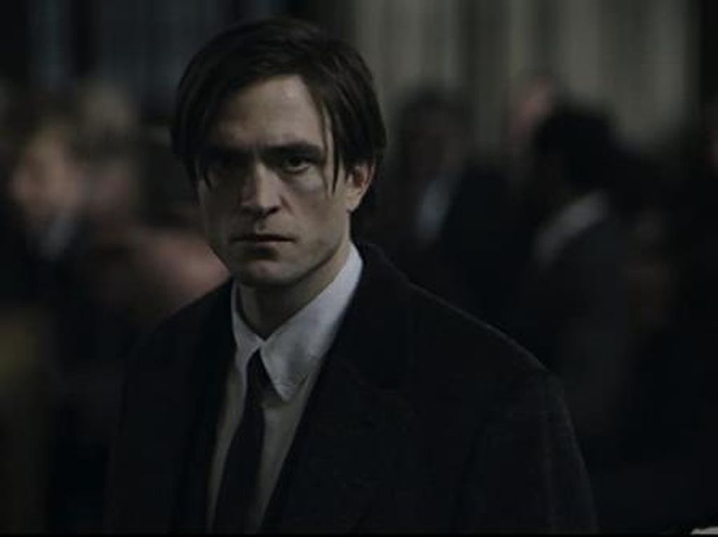 Sutradara Jelaskan Makna Eyeliner Luntur Robert Pattinson di The Batman