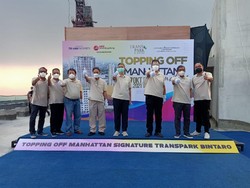 Petinggi CT Corp Hadiri Topping Off Tower Manhattan Transpark Bintaro
