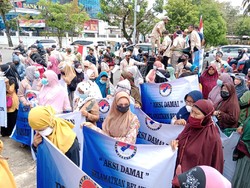 Warga Demo Tuntut Gubsu Atasi Banjir Rob di Medan Belawan