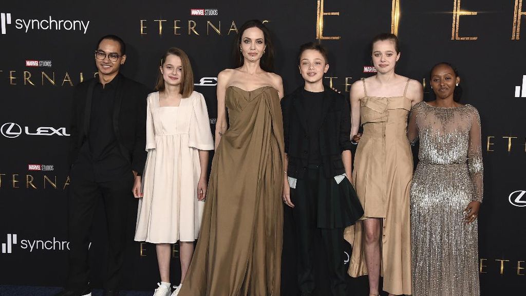 Putri Angelina Jolie Kenakan Dress Miliknya di The Eternals, Kode Apa?