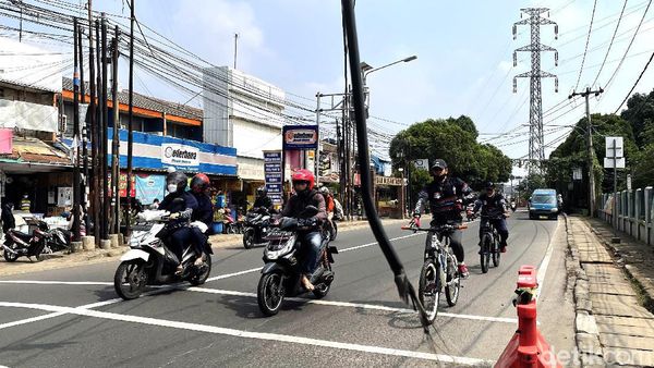 Bahaya, Kabel Dibiarkan Menjuntai di Depok