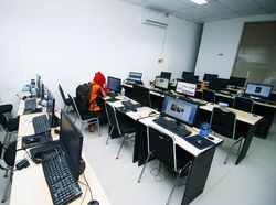 INDEF Beberkan 2 Bahaya Jika Utang Pinjol Ilegal Tak Dibayarkan