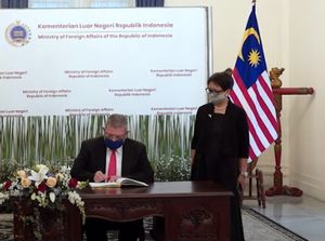 Bertemu Menlu Malaysia, Retno Marsudi Bahas Perlindungan WNI Bertemu Menlu Malaysia, Retno Marsudi Bahas Perlindungan WNI