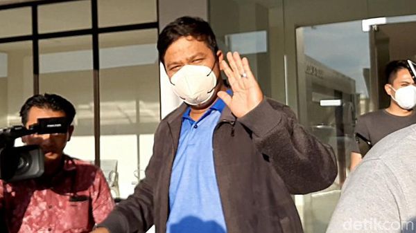 Momen Bupati Kuansing Diterbangkan ke Jakarta