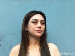 Air Mata Celine Evangelista Jawab Isu Lama Nikah dengan Sesama Jenis