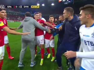 Video: Panas di Derby Moskow! Tekel Keras Sampai Nyaris Baku Hantam Video: Panas di Derby Moskow! Tekel Keras Sampai Nyaris Baku Hantam