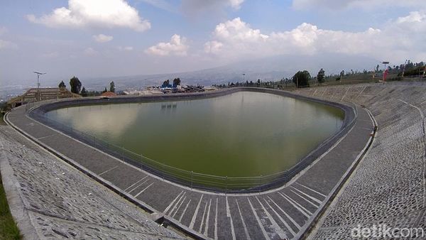 Foto: Pemandangan Epik dari Lereng Gunung Sindoro