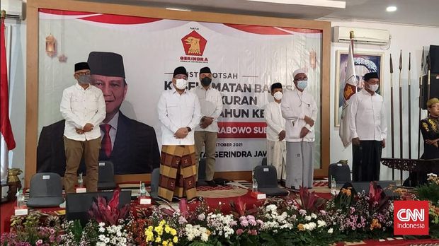 Memperingati hari ulang tahun ke-70 Prabowo Subianto, Partai Gerindra Jawa Timur (Jatim) menggelar doa bersama. Mereka juga mendorong agar Prabowo kembali maju sebagai Calon Presiden pada 2024 mendatang.