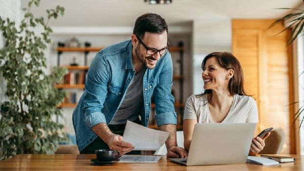 ilustrasi partner bisnis, ilustrasi bisnis berdua bareng temen
